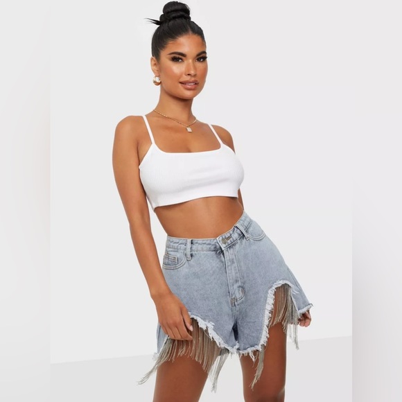 Misguided Denim shorts with chain detail - Picture 2 of 7